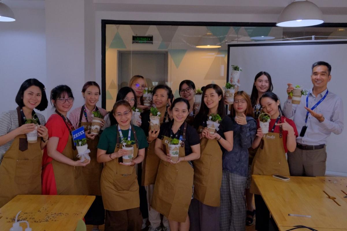 Employees of ZEISS Vietnam on Earth Day 2025