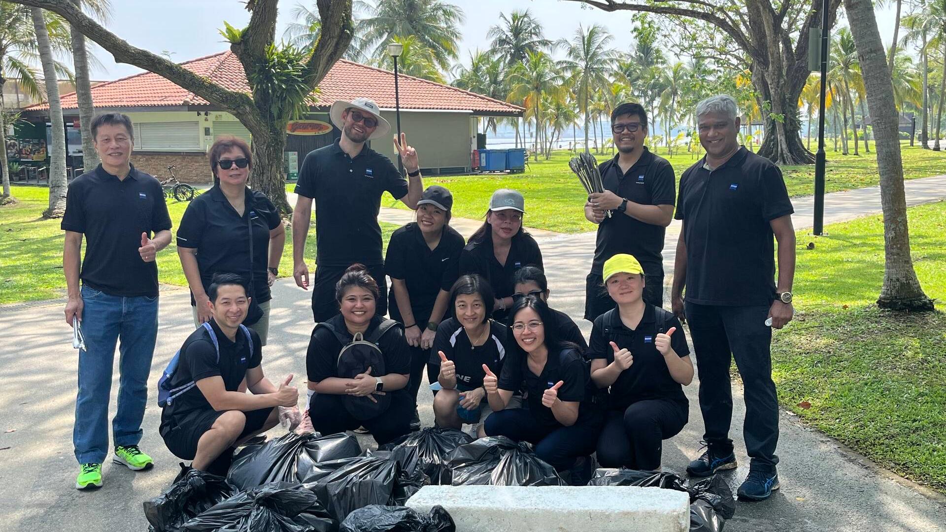 Employees of ZEISS Singapore on Earth Day 2025