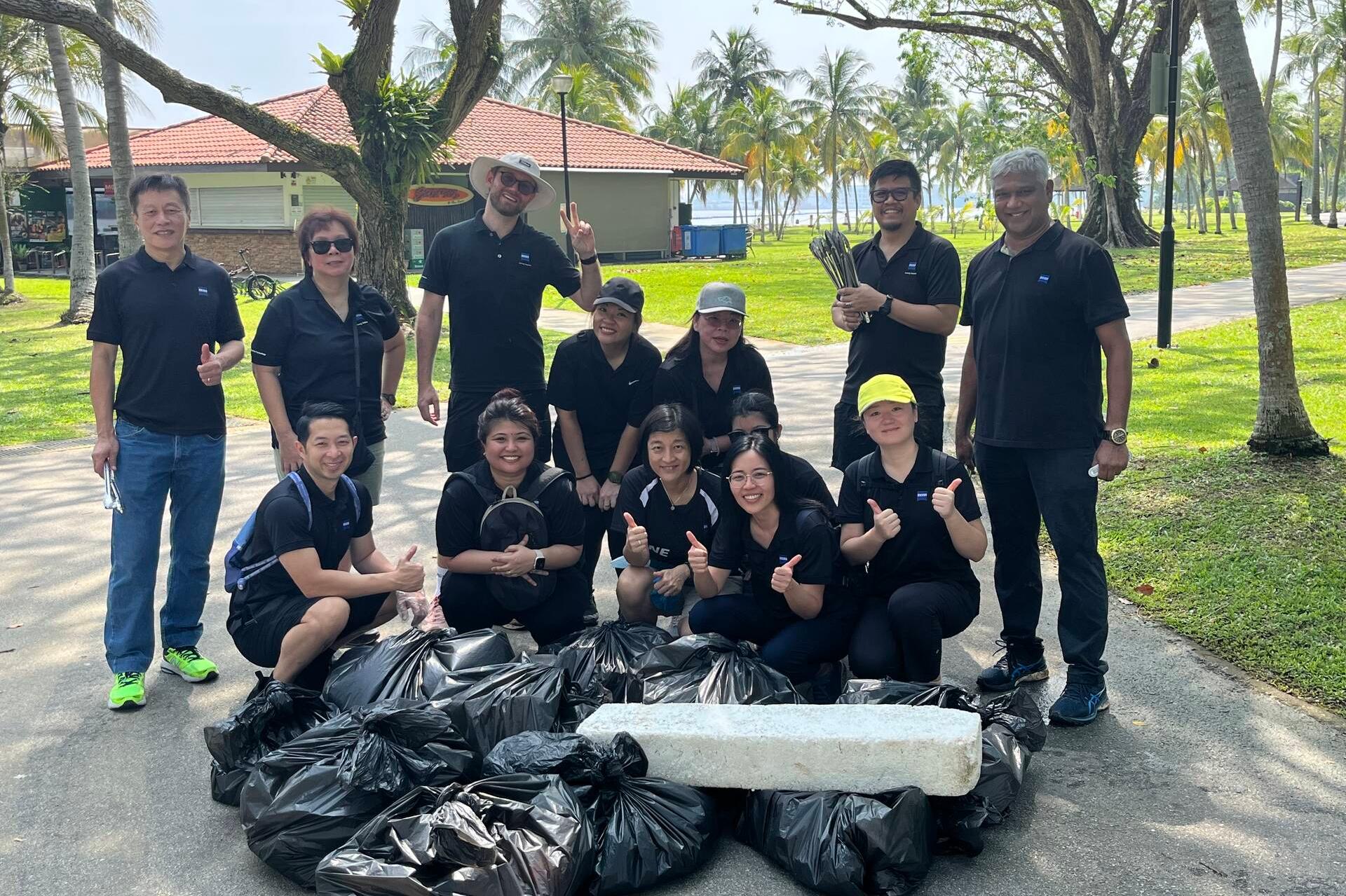 Employees of ZEISS Singapore on Earth Day 2025