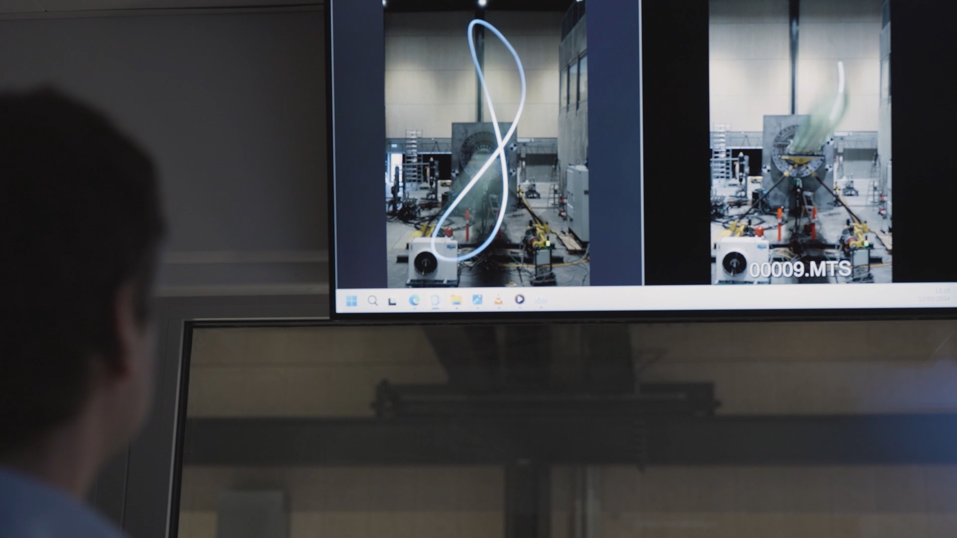 Testing the load and failure behaviour.