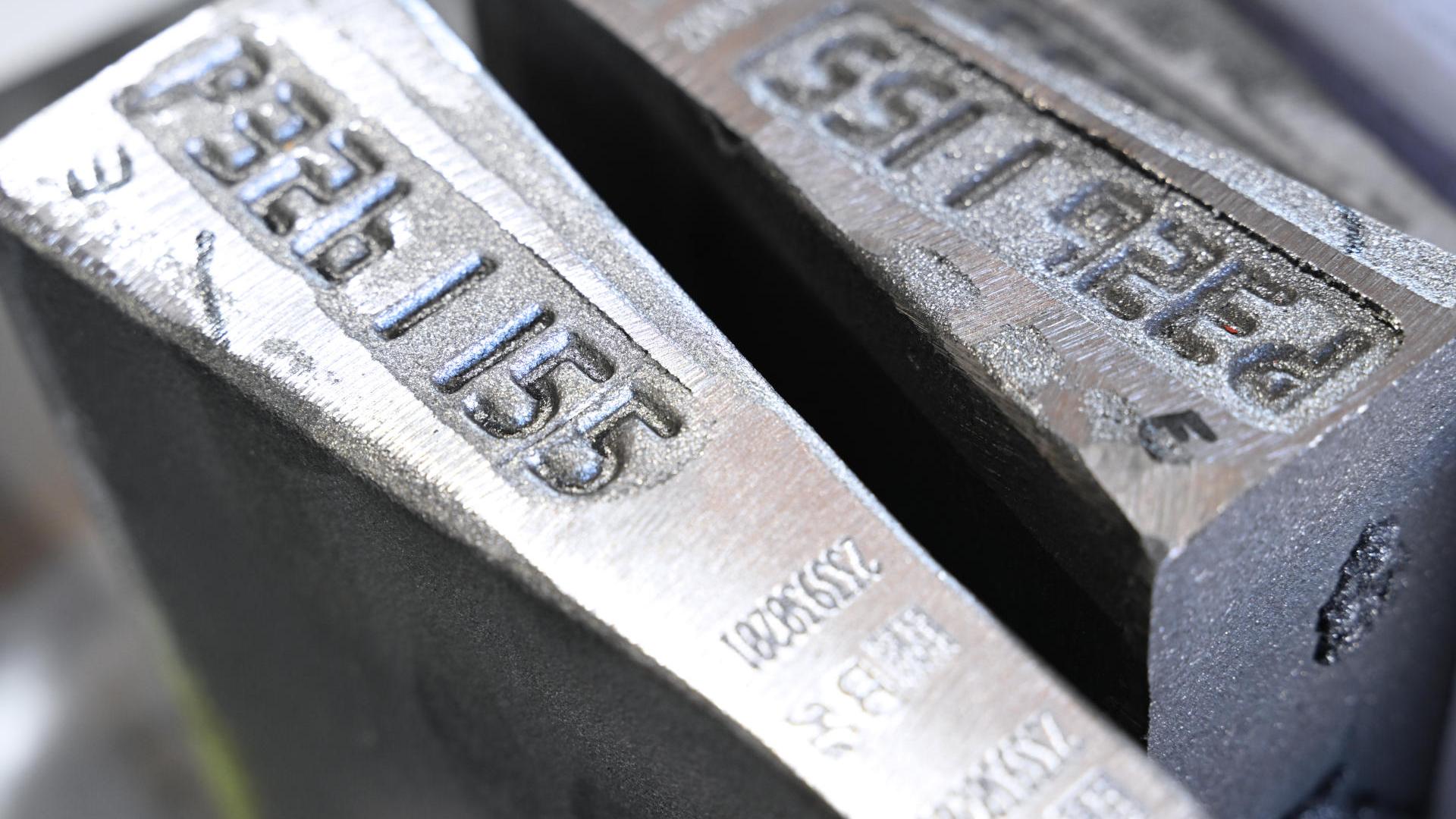 The steel industry is in a difficult situation: Whether in the automotive, engineering, construction, or electronics industries – the demands on components made of steel are becoming ever higher.​