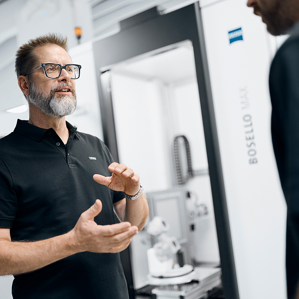 Experienced service technician of a ZEISS BOSELLO 2D X-ray system