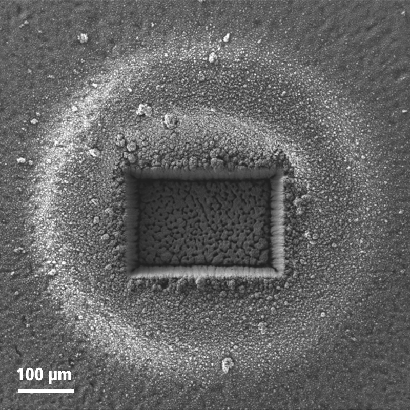 This image shows the step with the cross-jet activated and the materials redepositon around the trench, in the next step this will be cleaned.