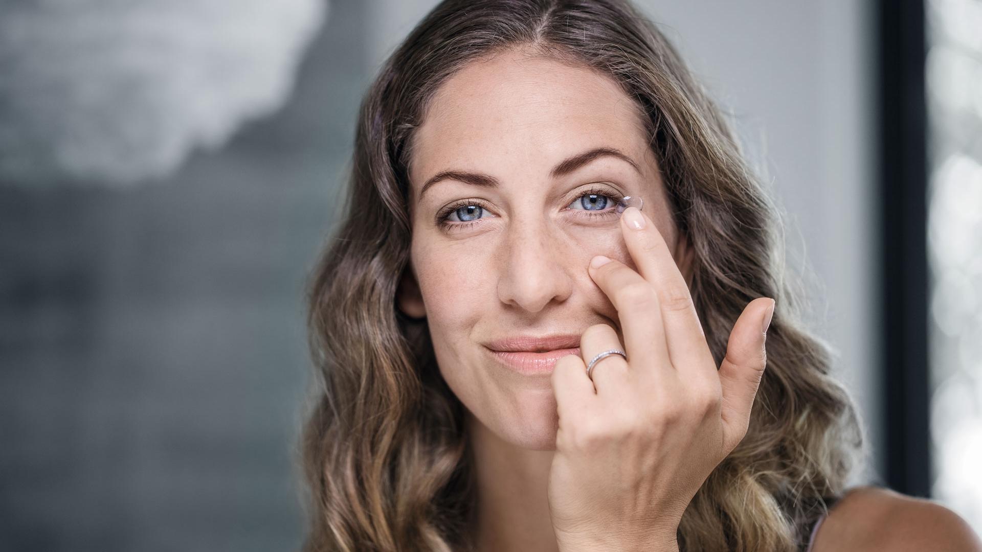 10 tips for wearing contact lenses