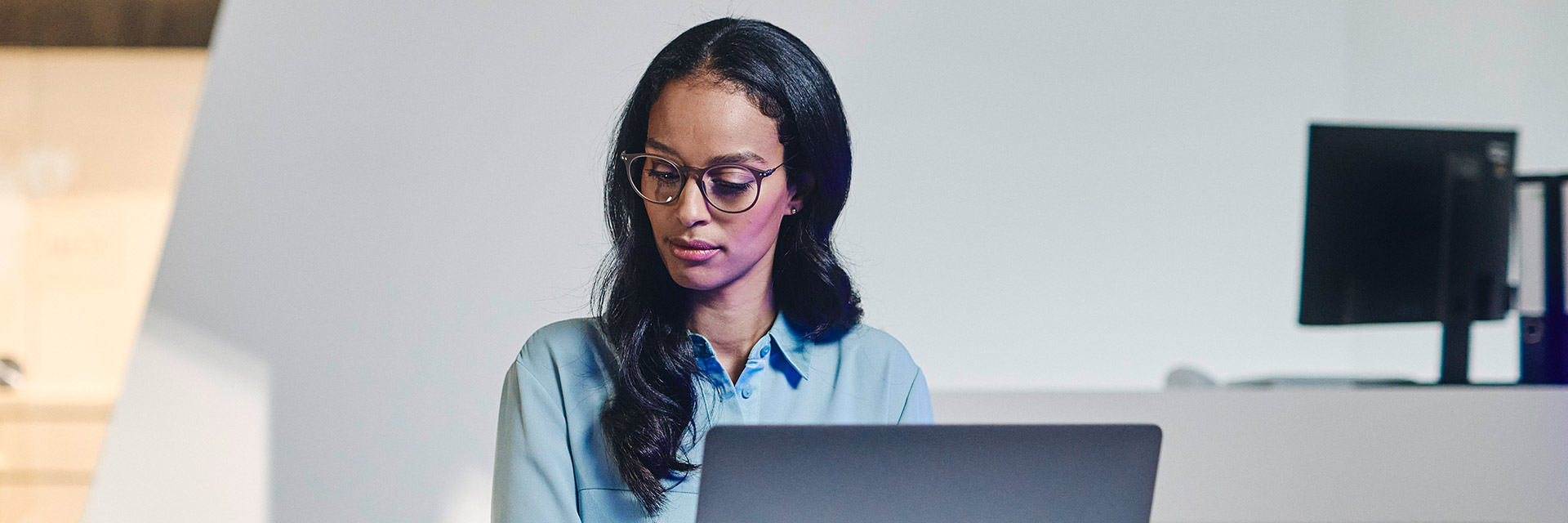 Glasses while sale using computer