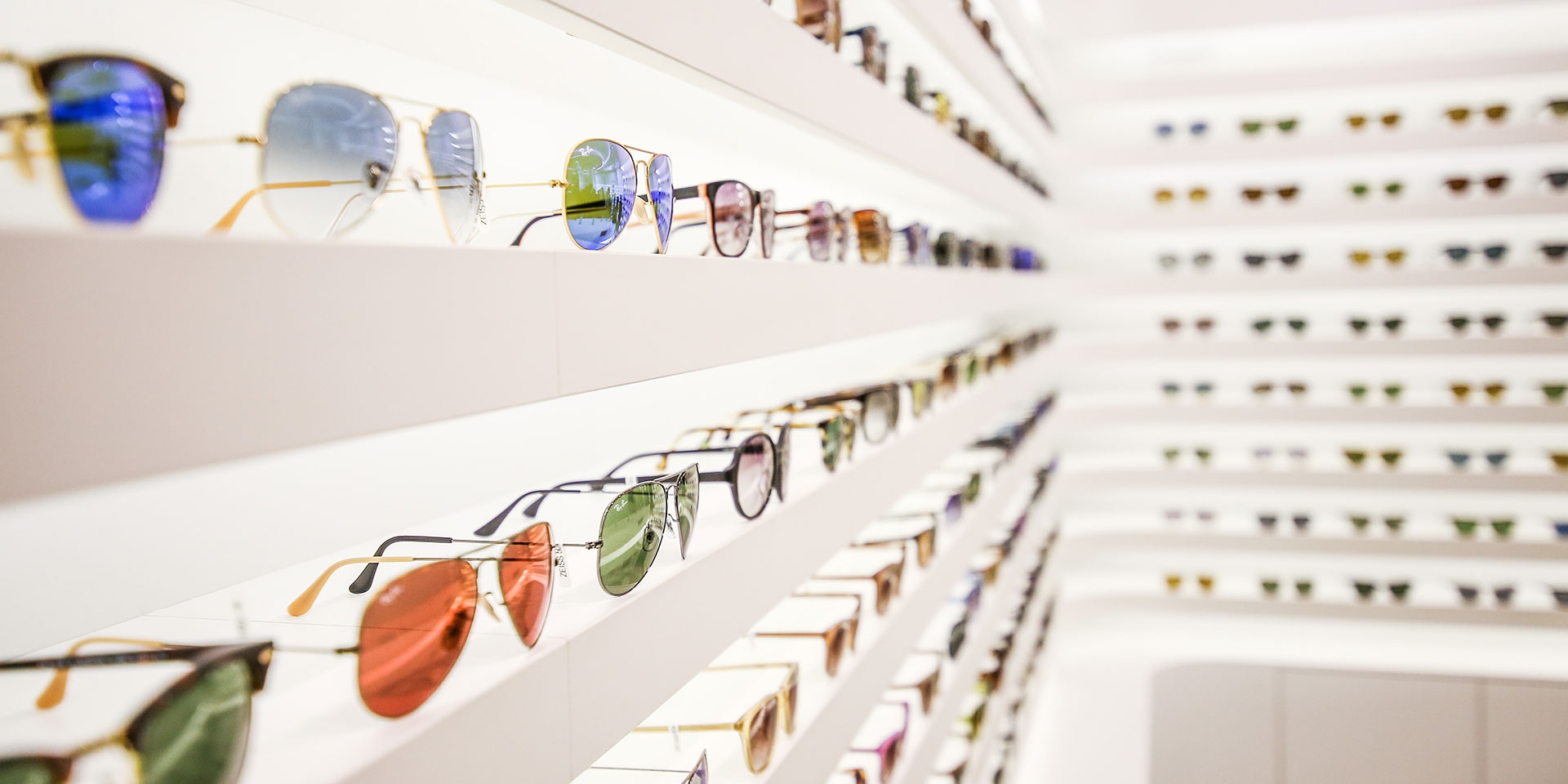 What's the difference between individualised spectacle lenses and "off-the-shelf" lenses?